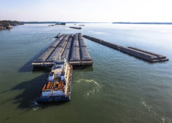 Crise hídrica inviabiliza o transporte fluvial e pressiona rodovias em Mato Grosso do Sul