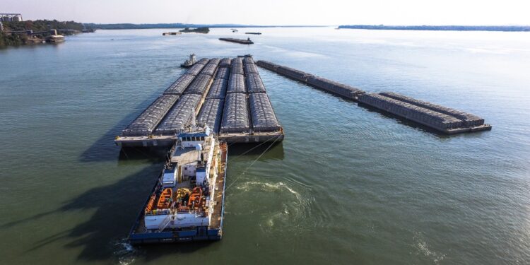 Crise hídrica inviabiliza o transporte fluvial e pressiona rodovias em Mato Grosso do Sul