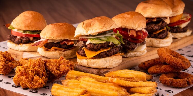 Rede goiana tioBák se prepara para lançar combo Festival do Tio