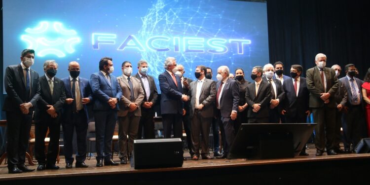 Faciest empossa presidente e 1º Diretoria da Entidade