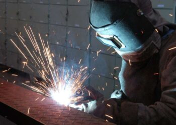 Indústria do Brasil vai de 9ª para 14ª no mundo e cairá mais