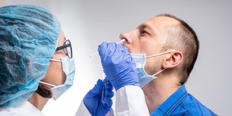 Laboratórios privados já realizaram 8,4 milhões de exames para diagnóstico da COVID-19 em 2021