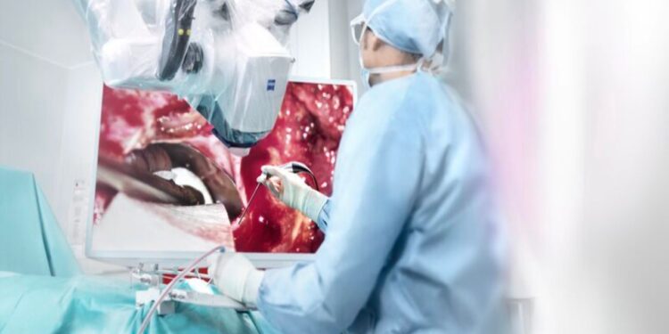 Hospital de Mato Grosso é o primeiro a ter microscópio neurocirúrgico