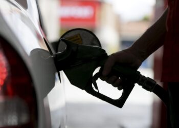 Petrobras eleva preço da gasolina em 7% amanhã (26); litro em Goiânia ultrapassa R$7