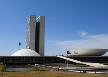 Reforma tributária: relatório eleva imposto sobre bebida e cigarro