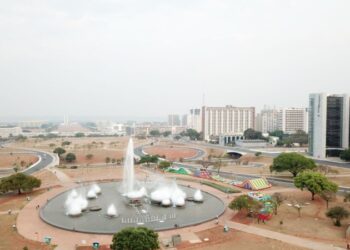 Jump Torre 360: Torre de TV recebe maior parque de infláveis do Brasil