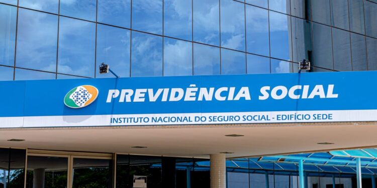 INSS alerta contra golpes que prejudicam aposentados