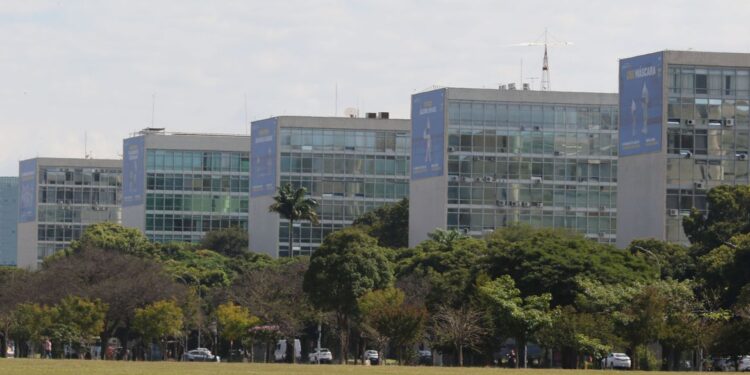 Entram em vigor regras para retorno ao trabalho presencial de servidor