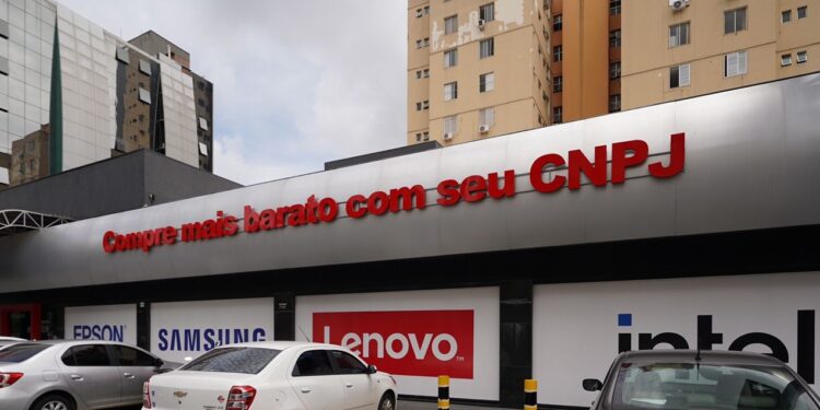 Fujioka inaugura, em Goiânia, primeiro atacarejo de produtos de tecnologia do Brasil