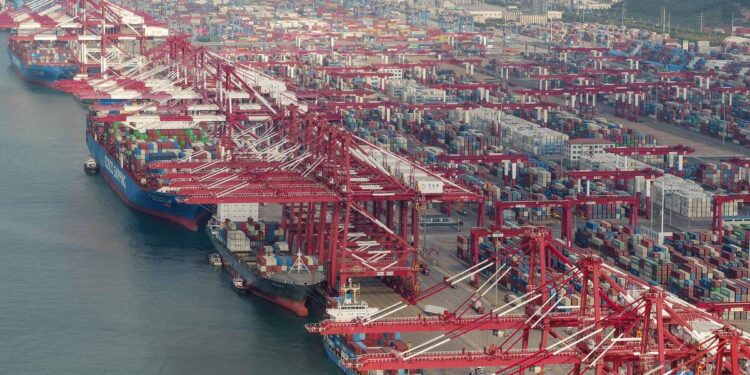 Gargalos na indústria podem durar até 2023 com freio da China, dizem analistas