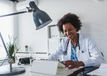 Hapvida abre vagas para médicos na área de telemedicina