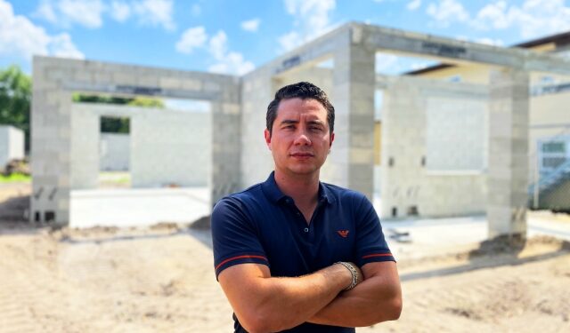 Brasileiro descobre nicho no setor de construção civil americano