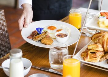 Setores de hospedagem e alimentação fora do lar aderem à Black Friday deste ano