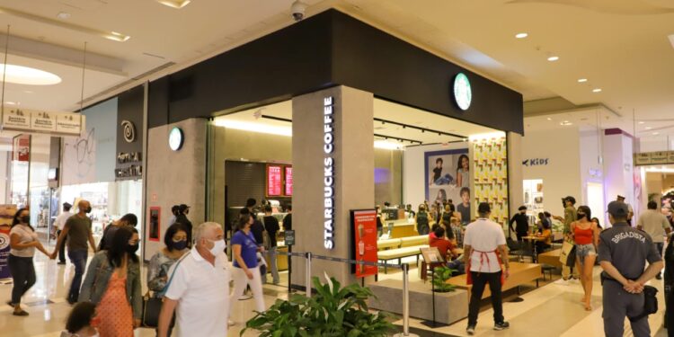 Starbucks inaugura no Conjunto Nacional