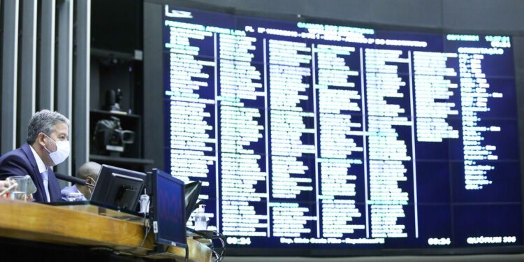 Regra de ouro é mantida na votação dos destaques à PEC dos Precatórios