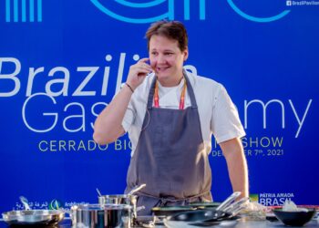 Chef goiano Ian Baiocchi representa o Cerrado brasileiro durante evento em Dubai