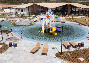 Papai Noel passa pelo Lago Corumbá IV, no domingo (12)