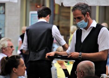 Faturamento de restaurantes tem queda; impacto é maior no Centro-Oeste