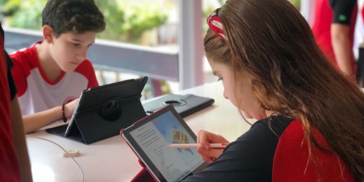 Maple Bear Goiânia recebe reconhecimento internacional da Apple