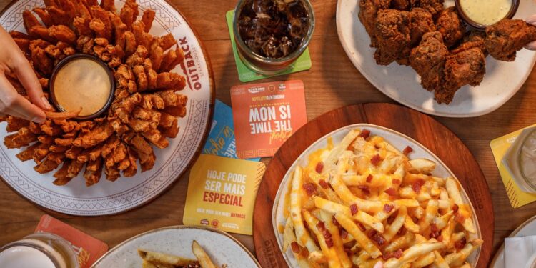 Outback oferece menu com comida e bebida à vontade para comemorações de fim de ano