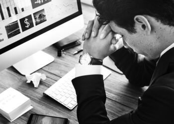 Pesquisa mostra que mais de 90% dos brasileiros estão infelizes no trabalho