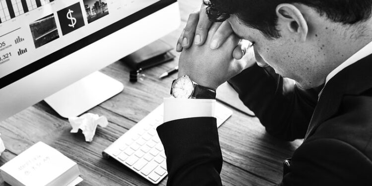 Pesquisa mostra que mais de 90% dos brasileiros estão infelizes no trabalho