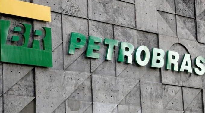 Petrobras abre concurso com 4537 vagas; salário inicial é de R$ 11 mil