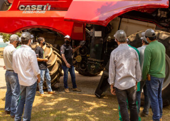 Pivot, marca líder em máquinas agrícolas, capacita gratuitamente produtores