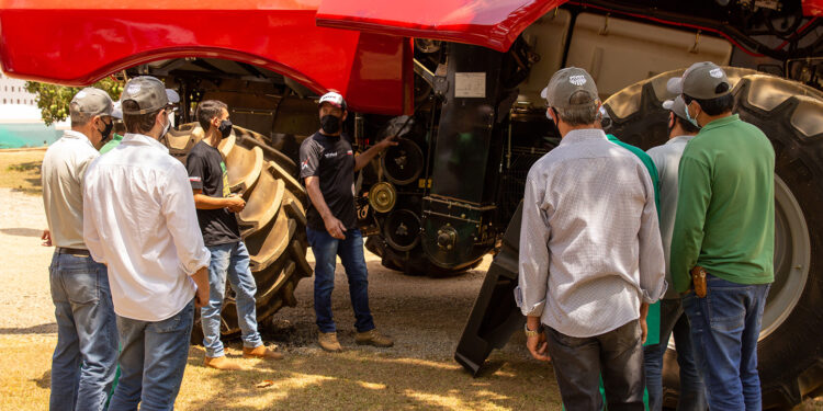 Pivot, marca líder em máquinas agrícolas, capacita gratuitamente produtores