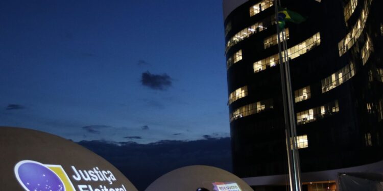 Ministro Edson Fachin é eleito próximo presidente do TSE