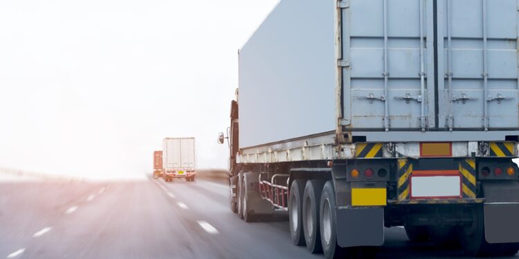 Piso mínimo do frete rodoviário tem reajuste de 9,64%; diesel eleva tabela de preços