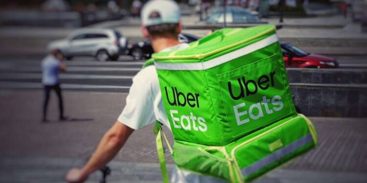 Uber Eats encerra as operações em restaurantes no Brasil a partir de março