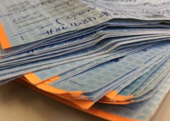 Uso de cheques no país cai 93% desde 1995