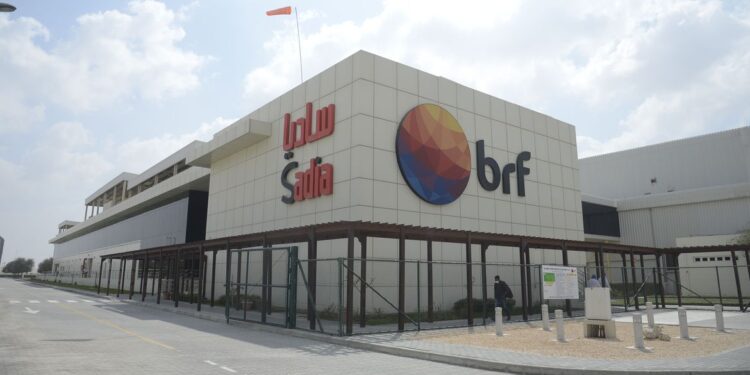 Indústria brasileira BRF encontra soluções para produzir no deserto