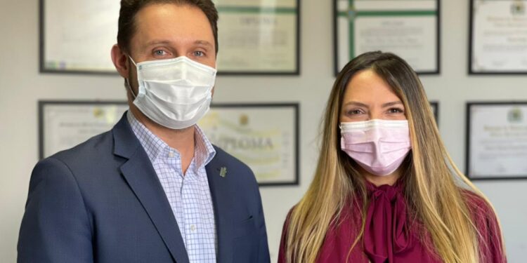 Sicoob UniCentro Br visita Tatiana Lemos na Secretaria Municipal de Políticas para Mulheres de Goiânia