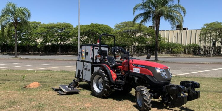 Tecnologia brasileira substitui agroquímicos na eliminação do mato nos centros urbanos