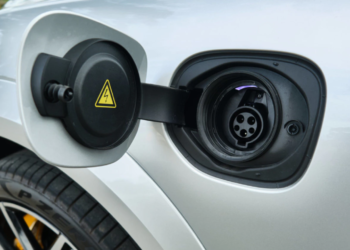 Pirenópolis (GO) recebe primeiros pontos de carregamento para carros elétricos