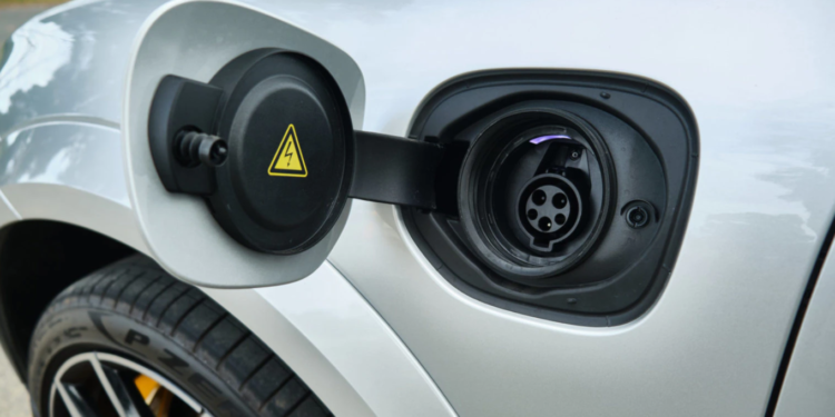 Pirenópolis (GO) recebe primeiros pontos de carregamento para carros elétricos