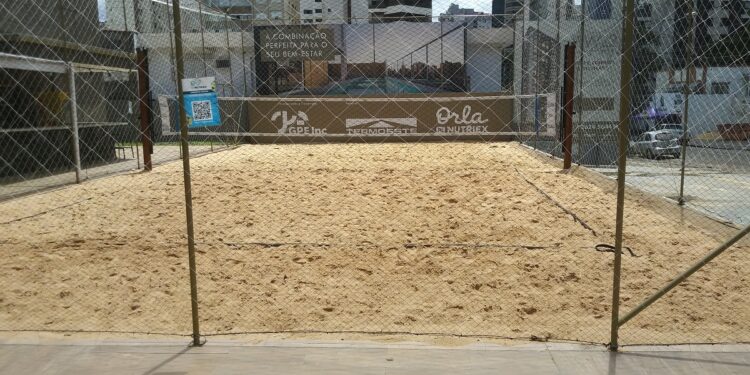Beach tennis vira moda entre goianienses