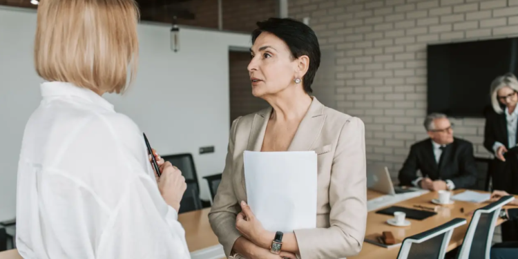 Presença de mulheres em conselhos de administração de empresas aumenta no Brasil