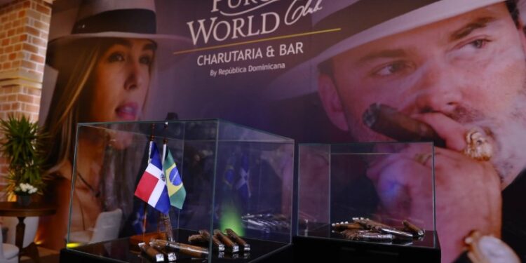Puro World Club, clube de charutos, chega a Brasília