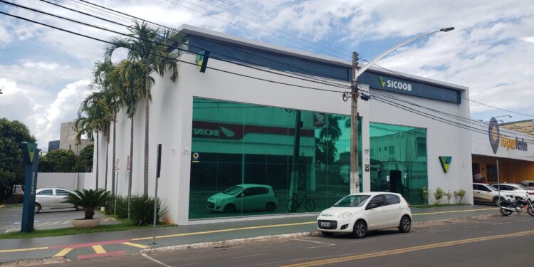 Sicoob Unicentro Br reinaugura agência de Caldas Novas (GO)
