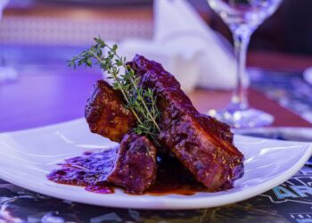 Com cardápio assinado por Dudu Camargo, Arena Sports Bar inaugura em BsB