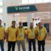 Diretores do Sicoob UniCentro Br recebem ex-jogador Dunga em evento de vendas