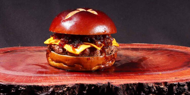 Marca brasiliense AçaiBurguer inaugura segunda loja no Guará (DF)