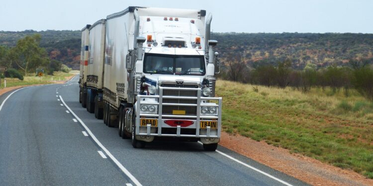 Caminhoneiros criticam alta do diesel e ameaçam parar