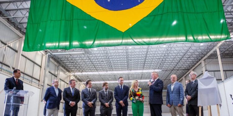 Fábrica de armas é inaugurada em Anápolis (GO)