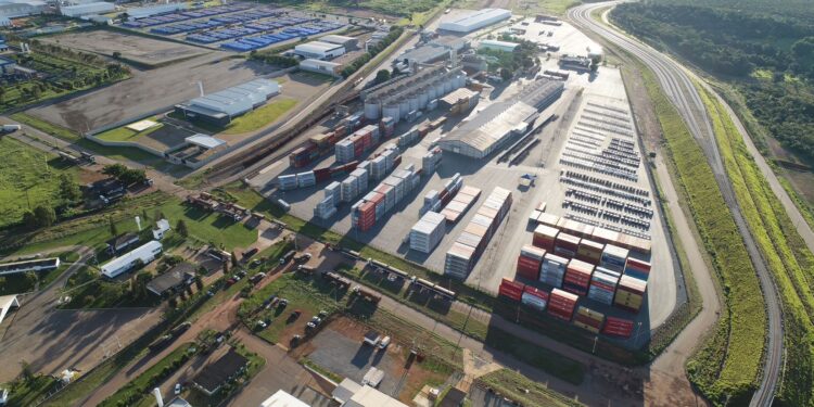 Porto Seco de Anápolis (GO) tira 30 mil caminhões das estradas em 5 anos