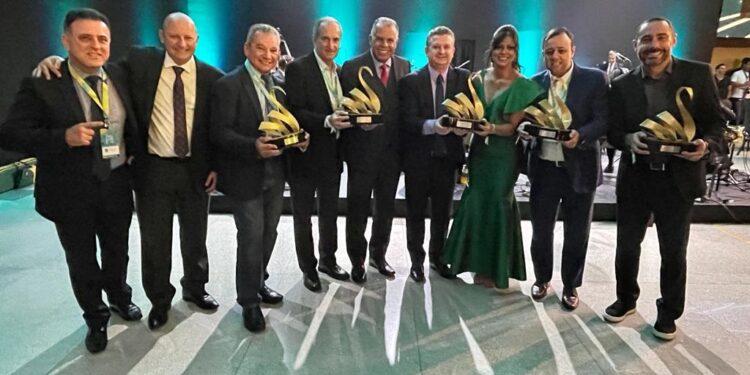 Sicoob UniCentro Br ganha 7 prêmios pelo desempenho em 2021