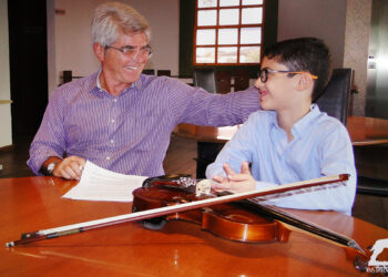 Dia das Mães: evento da Rizzo tem distribuição de suculentas e show com violinista